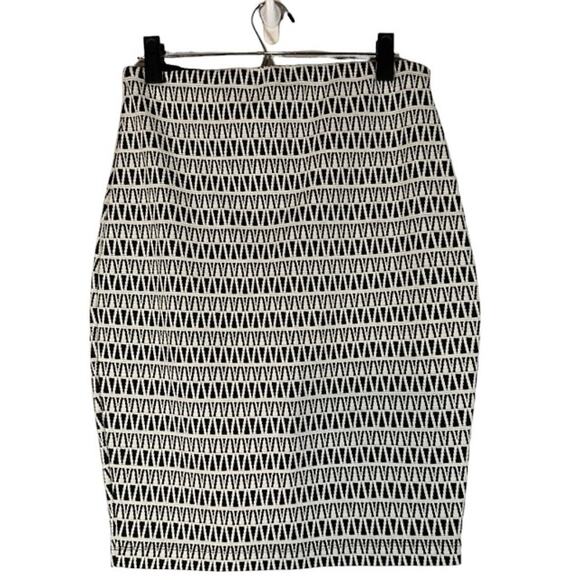 Express Black & White Abstract Stretch Pull On Pencil Straight Skirt Women Sz M - Picture 2 of 7
